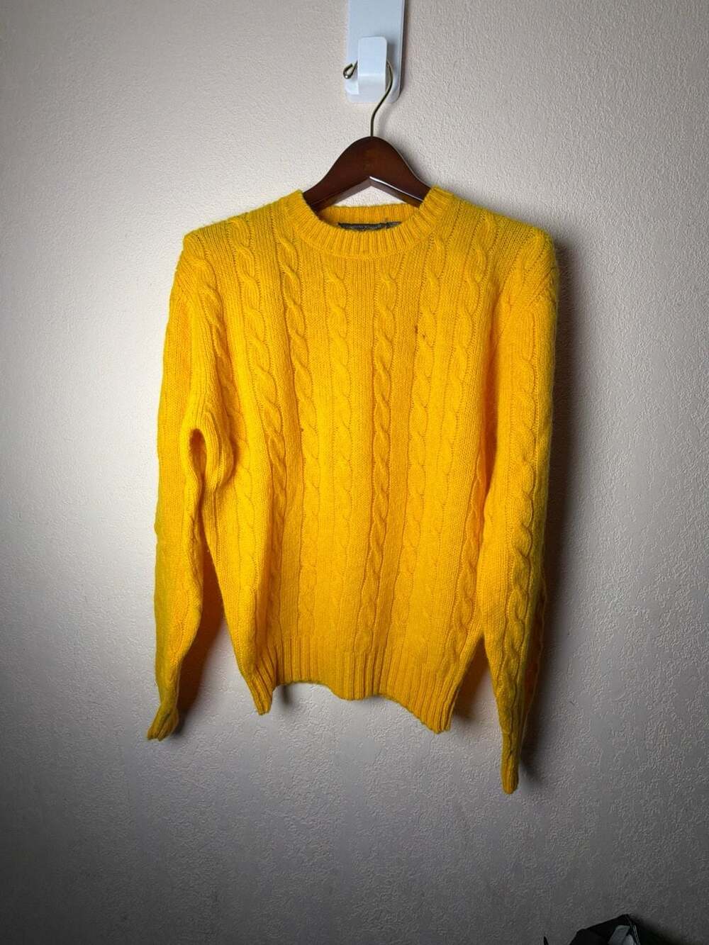 Vintage Calvin Klein Yellow Cable Knit 100% Shetland Wool Sweater  Men Size M